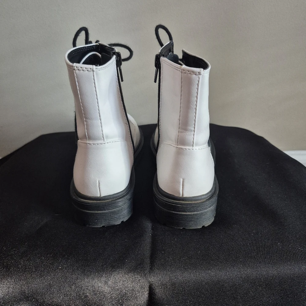 Shoes - Picture 4 of 4